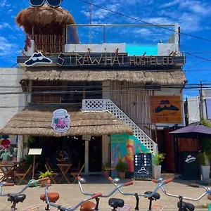 Straw & Rooftop Bar Hostel Tulum