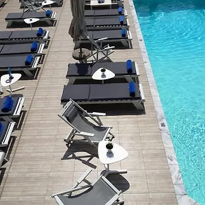 Capsis Hotel